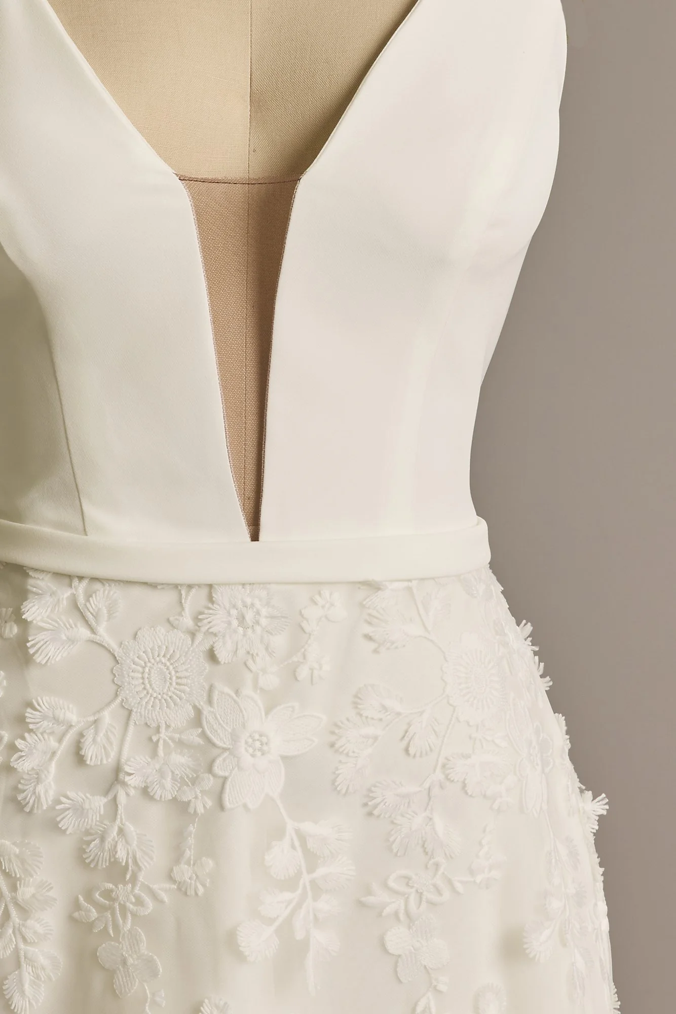 3D Floral Crepe A-Line Wedding Dress with Pockets - Image 3