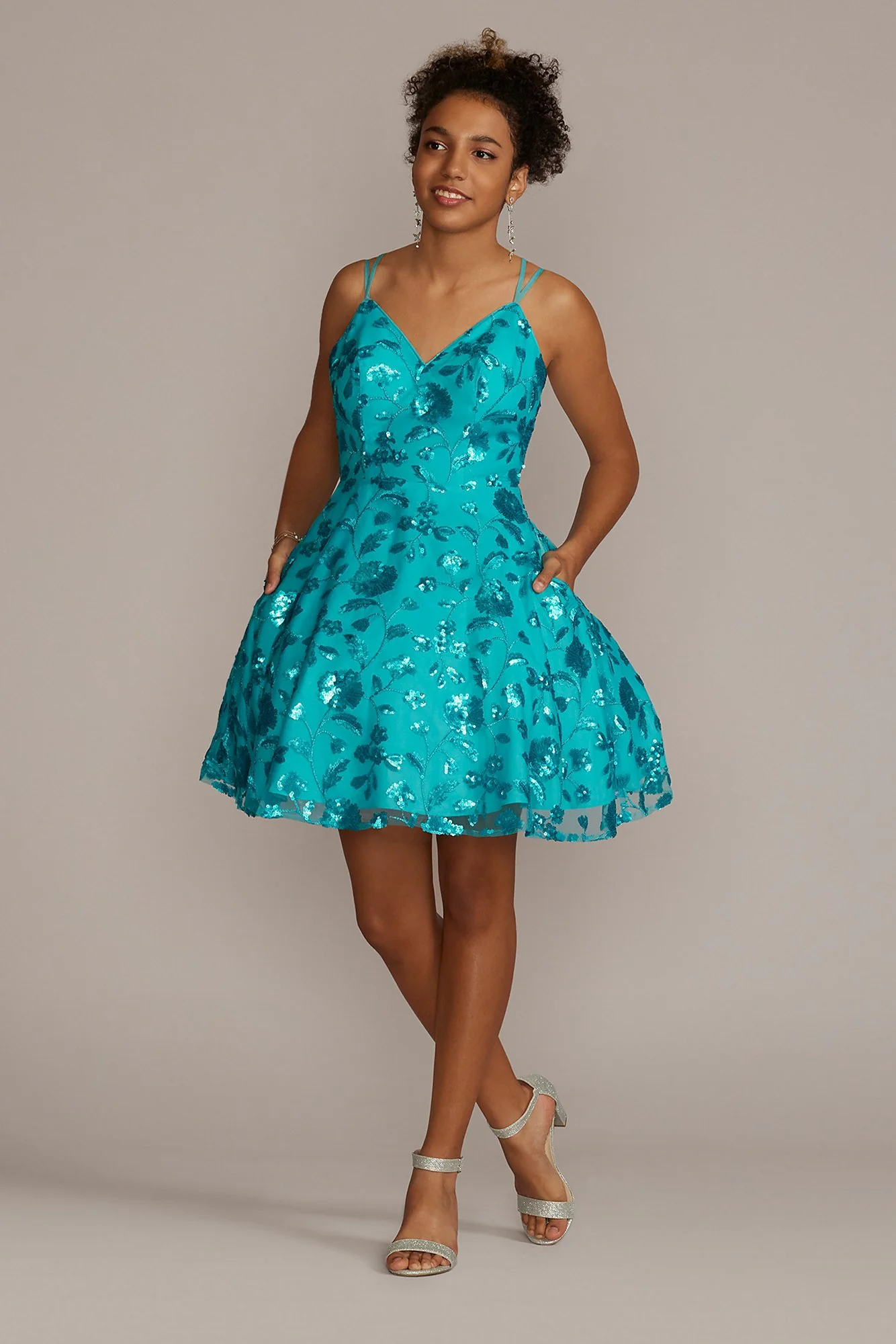A-Line Damas Dress with Embroidered Florals