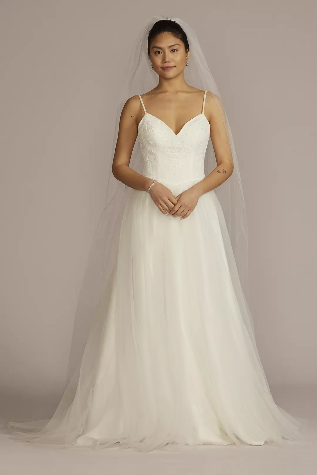 Basque Waist Lace Bodice Wedding Dress - Image 9