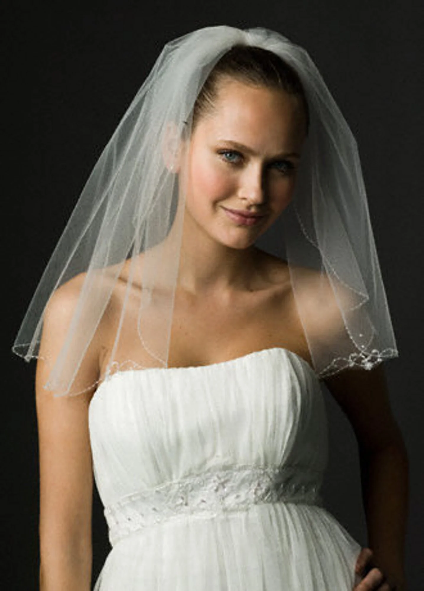Bridal Short One-Tier Veil with Floral Vine Motif