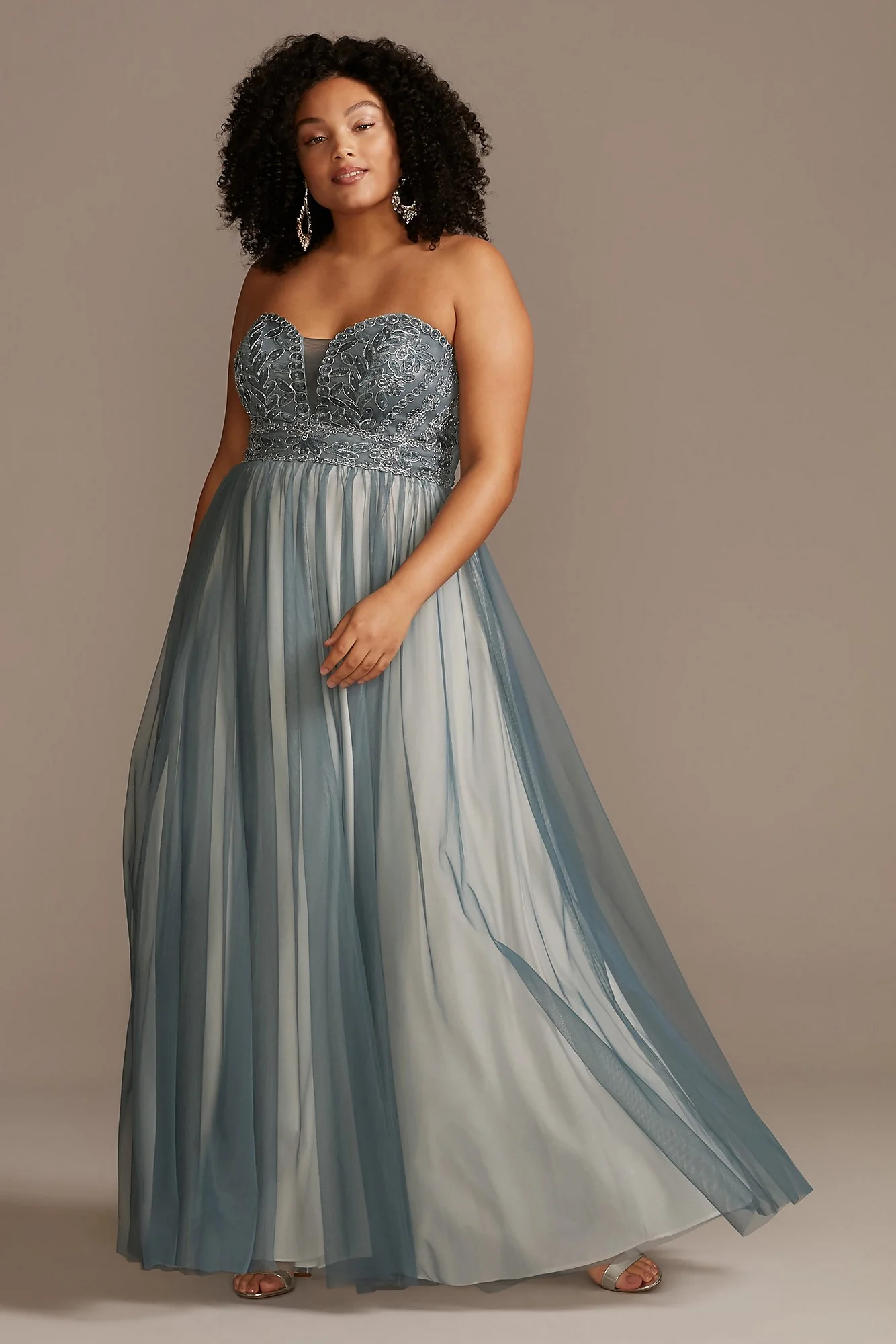 Corded Lace Embellished Plunge Bodice Tulle Gown - Image 3