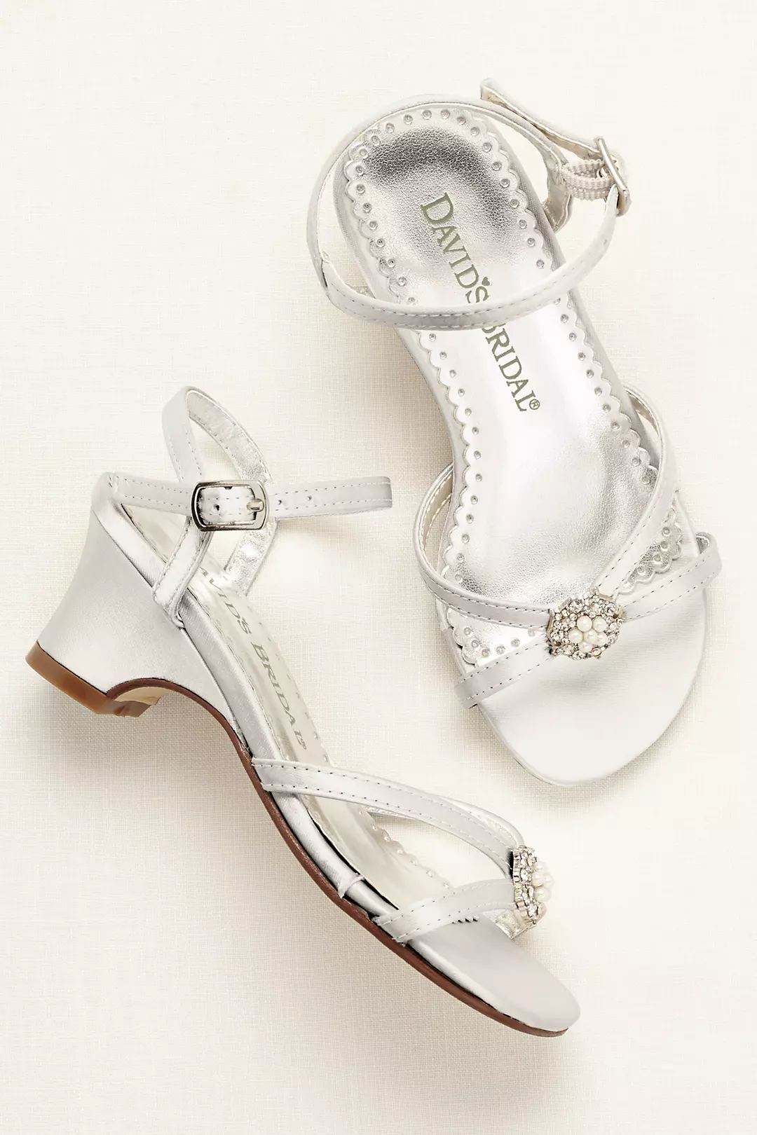Dyeable Flower Girl Sandals with Pearl Ornament - Image 2