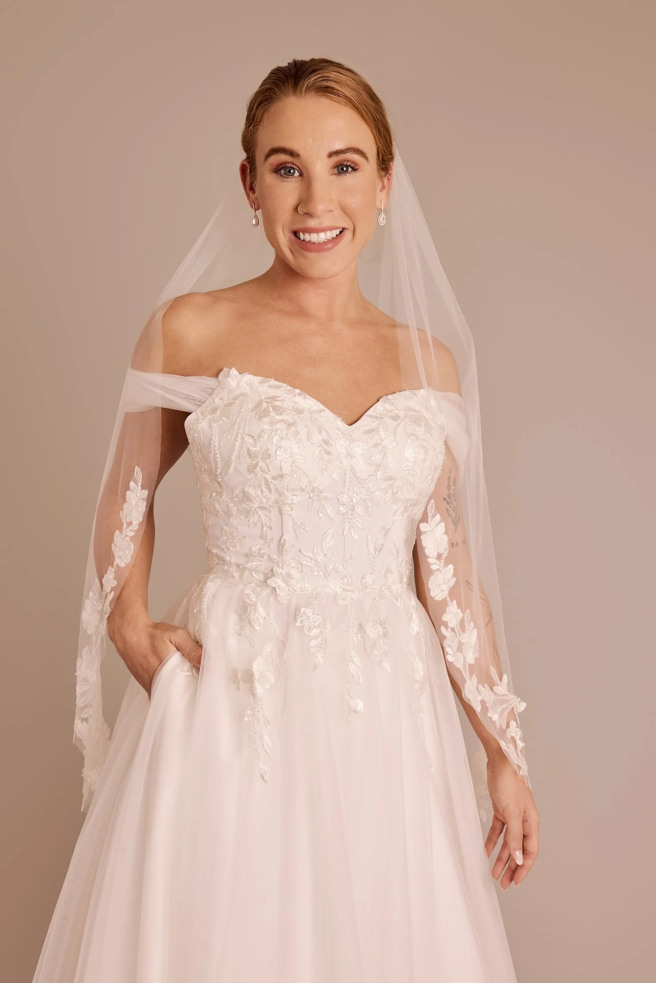 Floral Applique Trim Mid-Length Veil