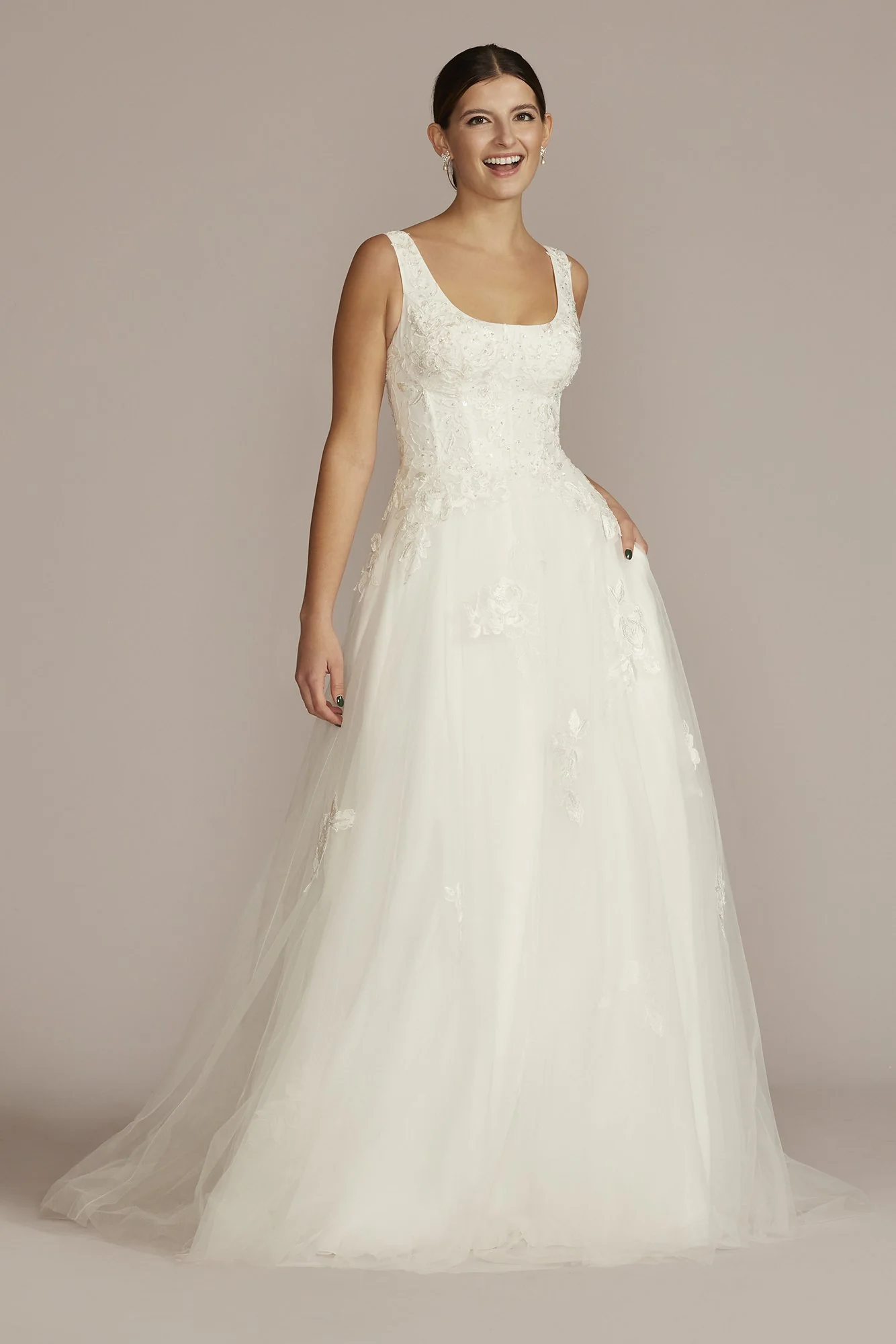 Floral Scoop Neck Sleeveless Wedding Gown