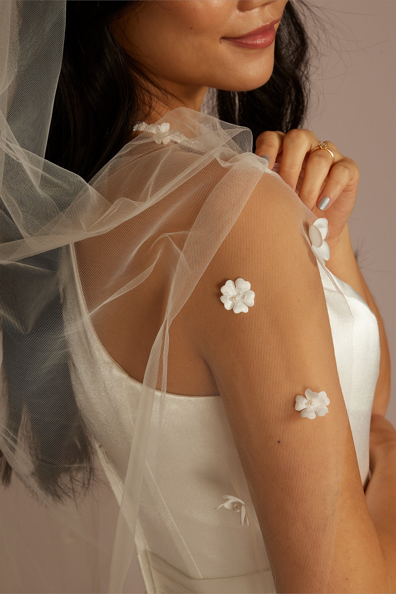 Flower and Pearl Embellished Mid-Length Veil - Image 2