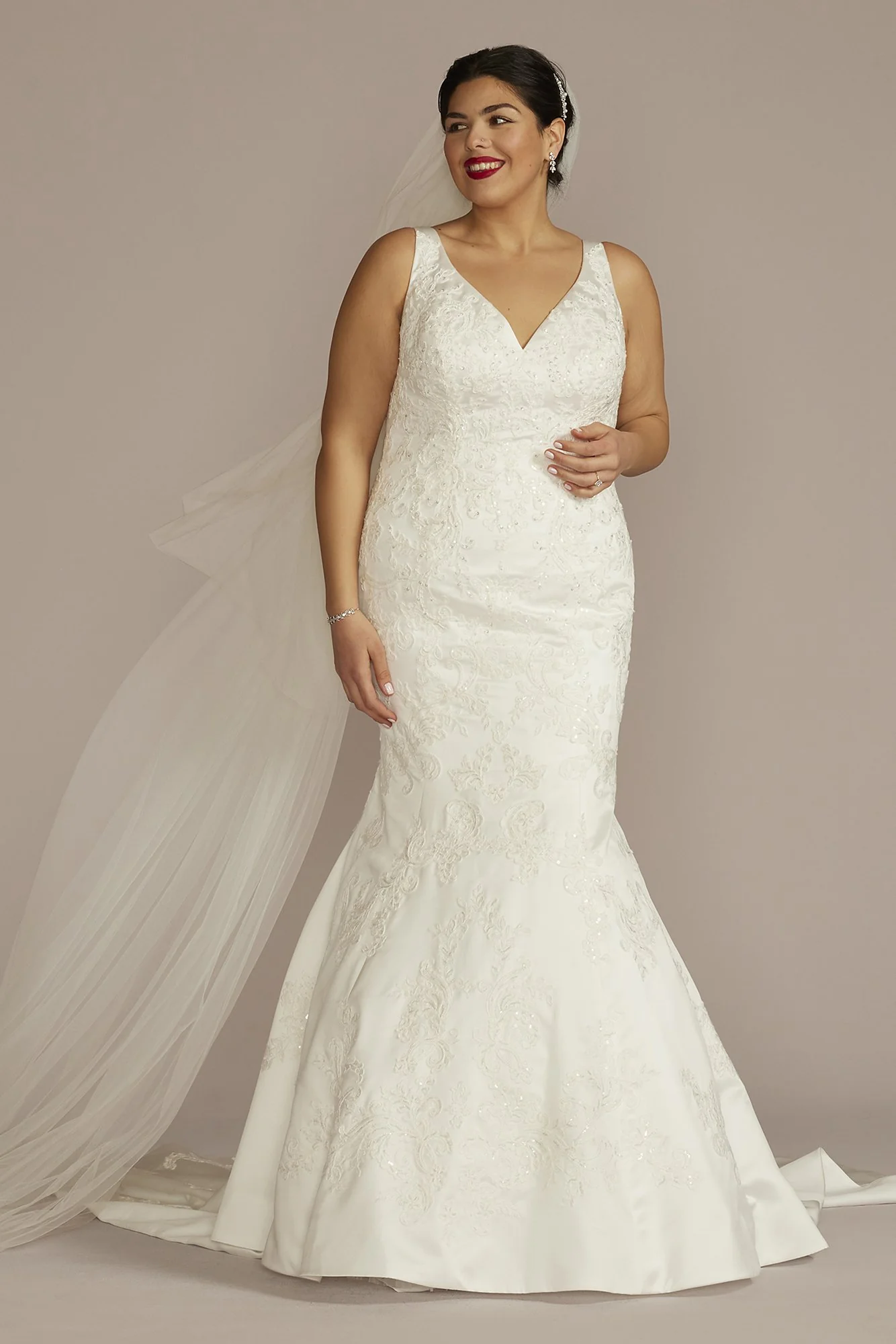 Lace Applique Satin V-Neck Mermaid Wedding Dress