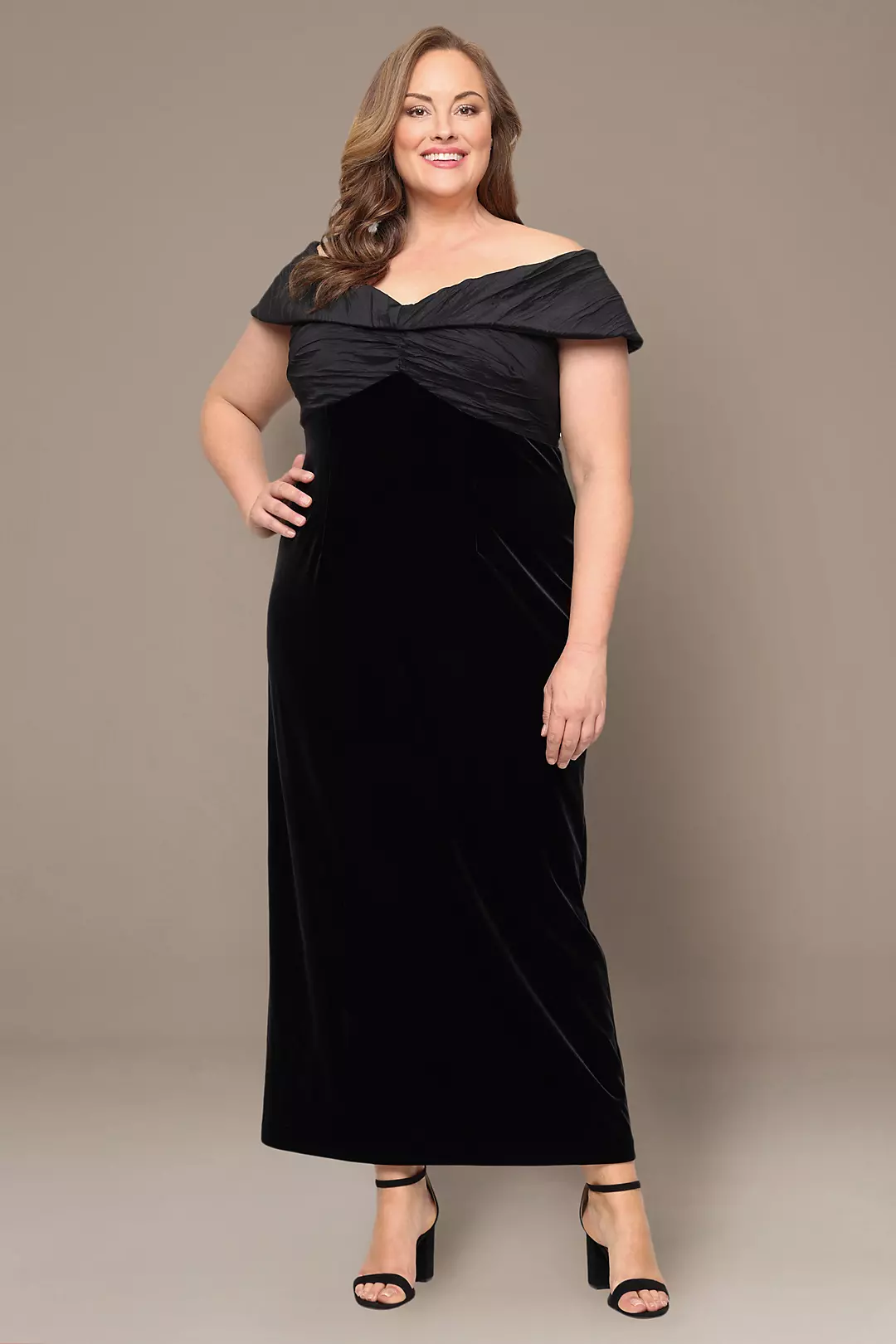 Off-the-Shoulder Long Velvet Dress - Image 3