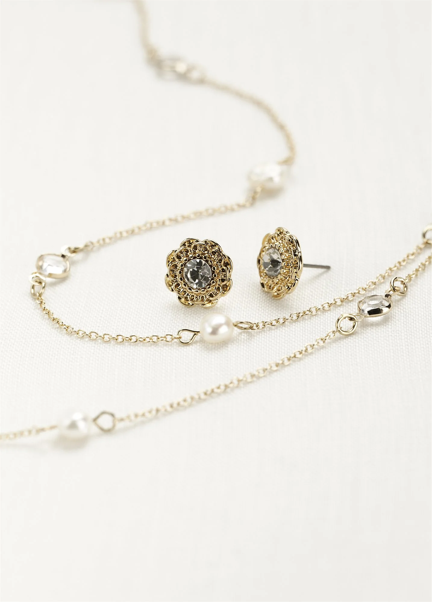 Pearl and Crystal Chain Necklace Set.
