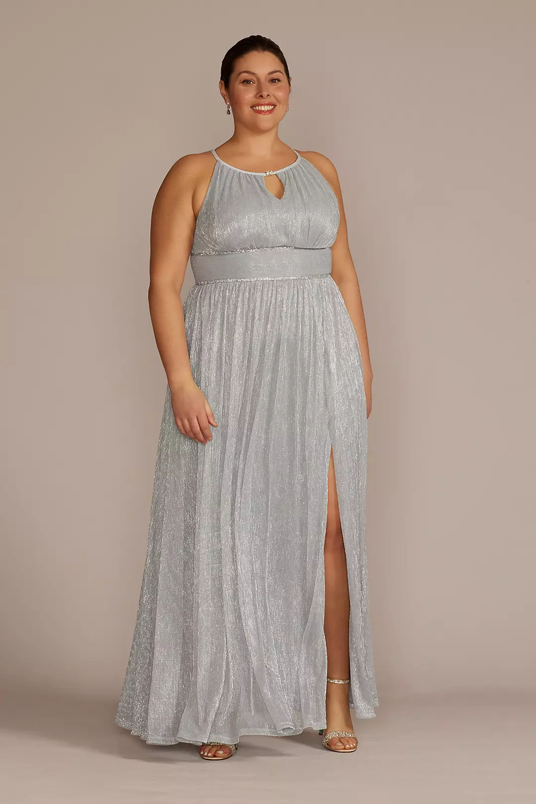 Plus Size Pleated Long Halter Dress with Keyhole - Image 4