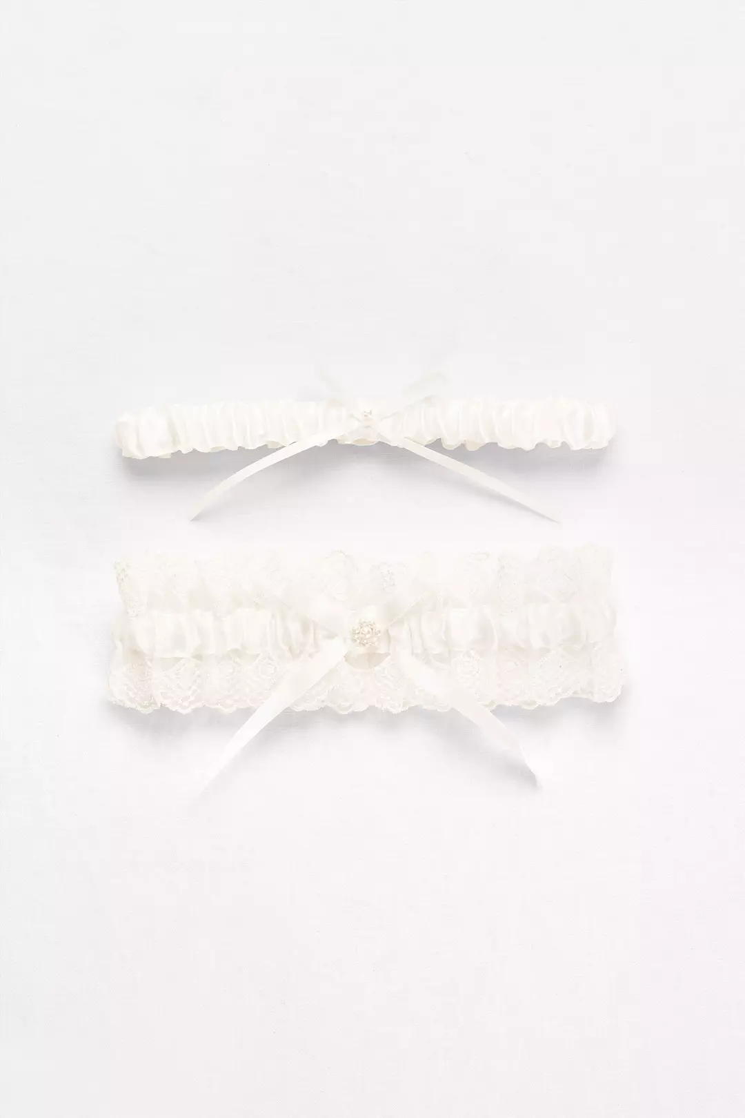 Ruffled Lace and Pearl Garter Set with Ribbon Bows - Image 2