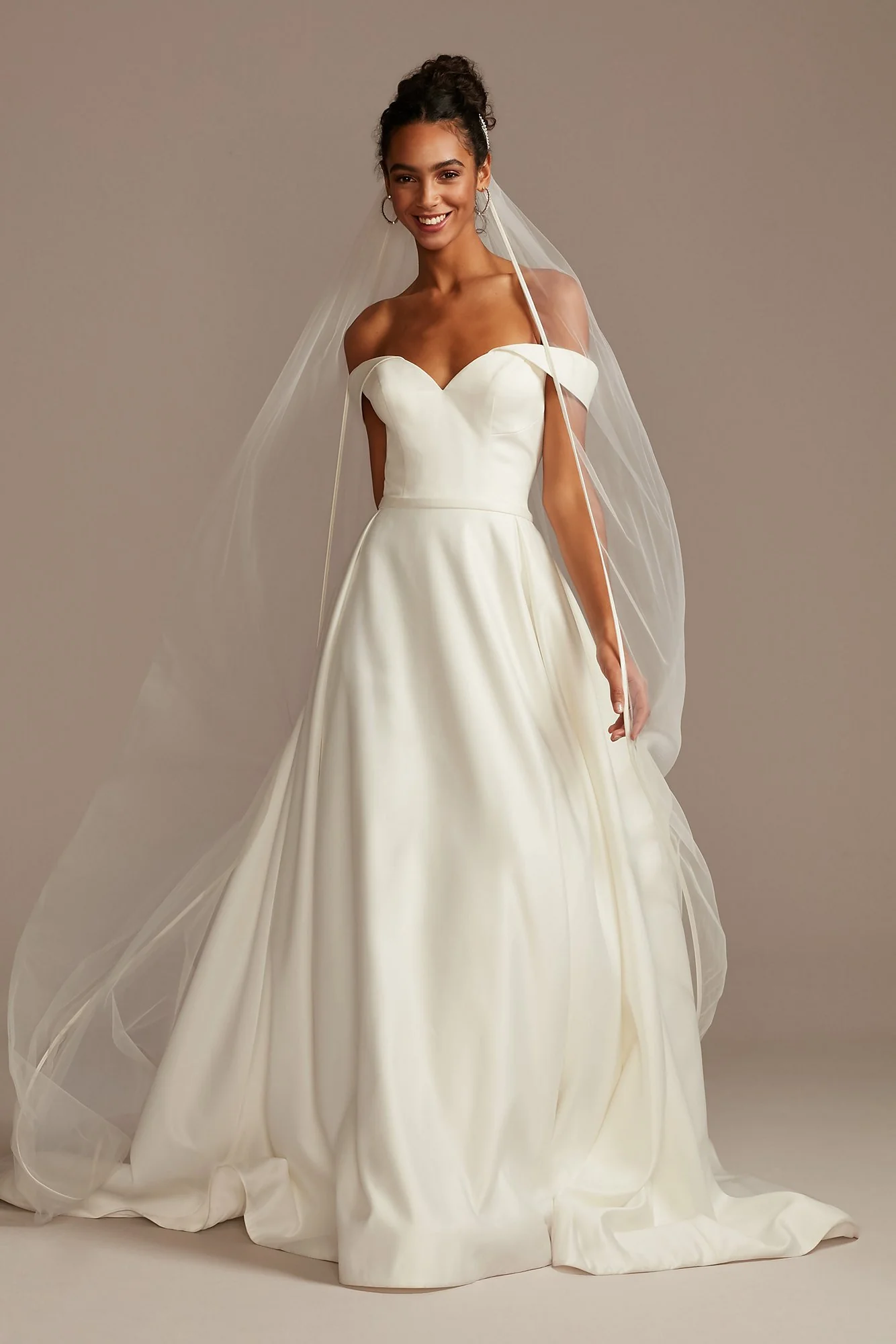 Satin-Edge Chapel-Length Veil - Image 3
