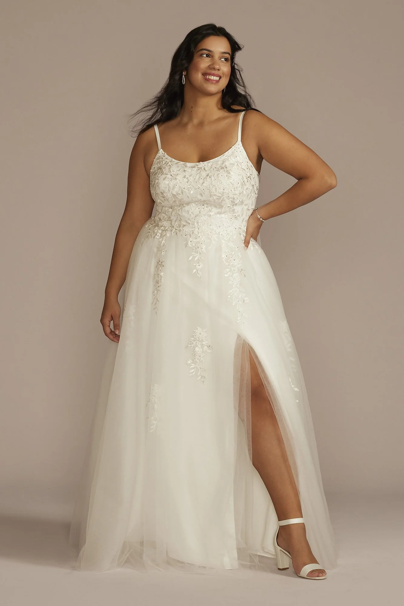 Scoop Back Lace Applique Tulle Wedding Dress