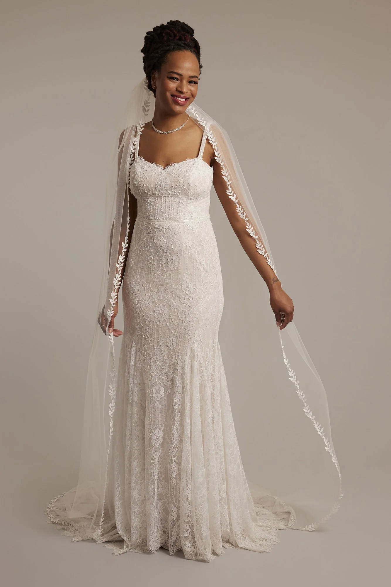 Tulle and Lace Leaf Edge Chapel Veil - Image 2