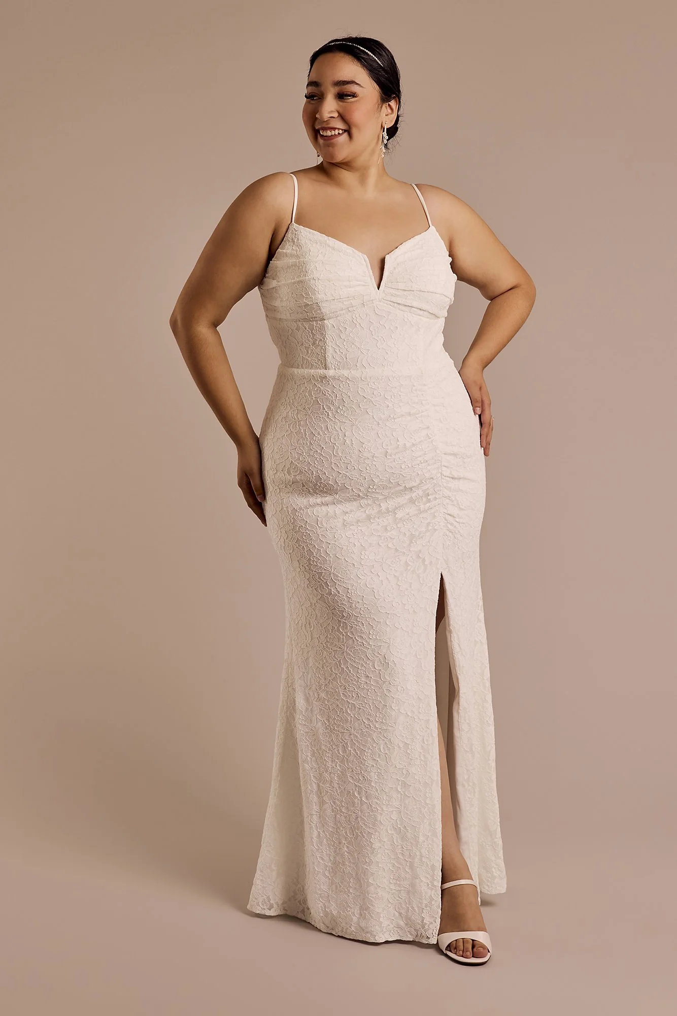 V-Notch Glitter Lace Sheath Wedding Dress - Image 3