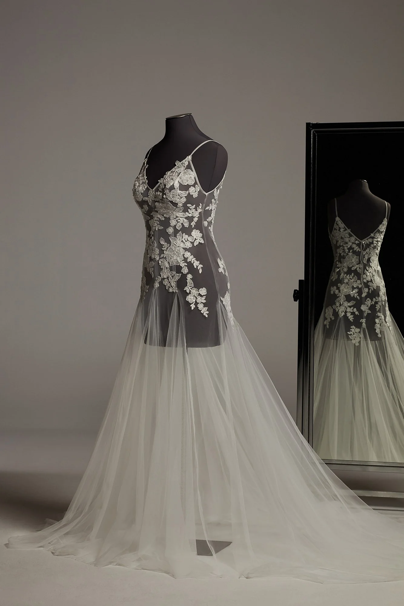 White by Vera Wang Floral Applique Tulle Overdress - Image 2